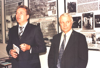 Сафонов М.М.(слева),глава администрации Калининского района; Найда В.Г.